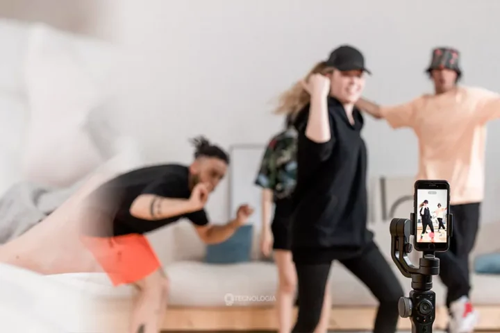 O fenômeno TikTok: Como o aplicativo se tornou um dos mais baixados do mundo 1 A influência do TikTok na cultura popular
