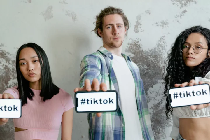 A história do YouTube: como a plataforma se tornou um gigante da tecnologia 3 O impacto do TikTok na industria do entretenimento