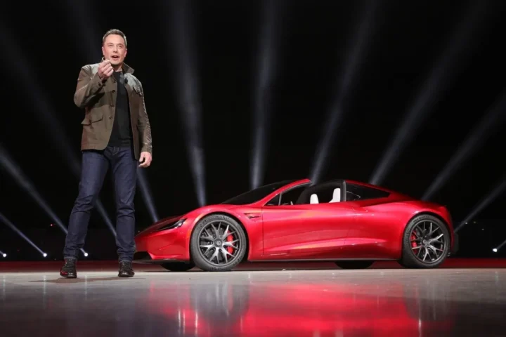 O Impressionante Império de Elon Musk: Conheça suas Empresas e Projetos 2 elon musk e a tesla, emrpesa de carros elétricos de alta performance e tecnologicamente superiores